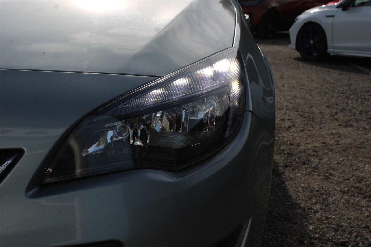 Opel Astra Kombi 2,0 l 121 kw