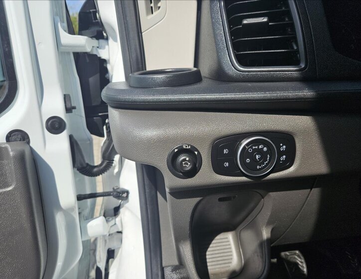 Ford Transit 8