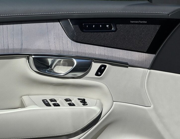 Volvo XC90 SUV / Terénní 2,0 l 335 kw