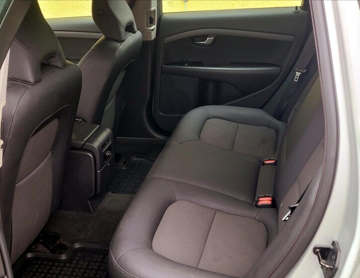 Volvo V70 Kombi 2,4 l 129 kw