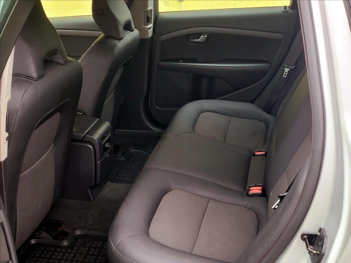 Volvo V70 Kombi 2,4 l 129 kw