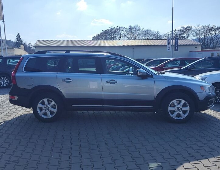 Volvo XC70 Kombi 2,4 l 151 kw