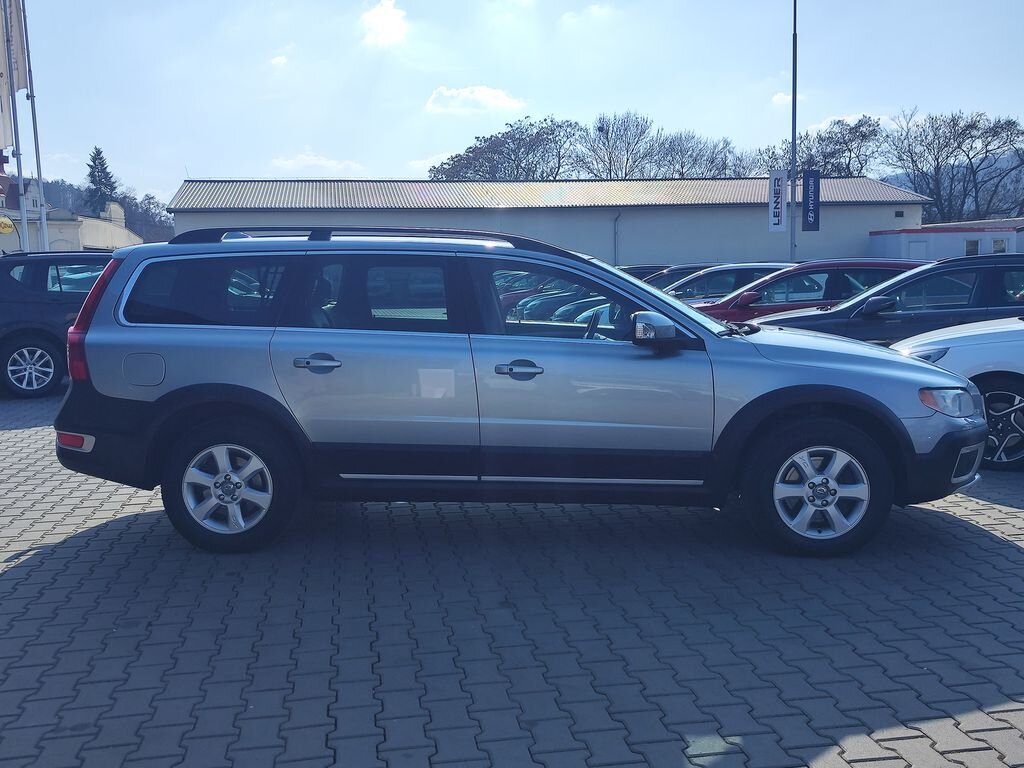 Volvo XC70 Kombi 2,4 l 151 kw