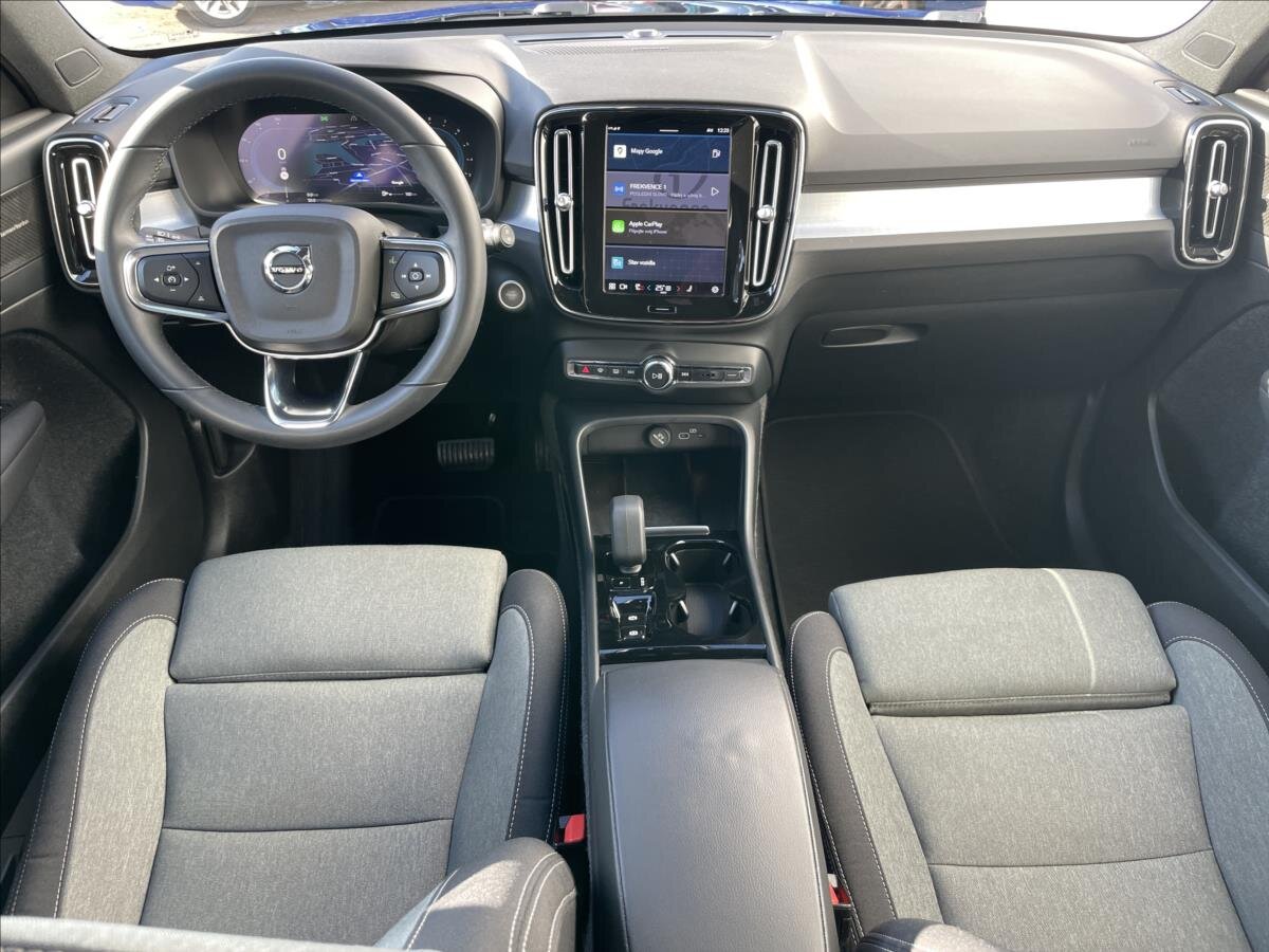 Volvo XC40 SUV / Terénní 2,0 l 145 kw