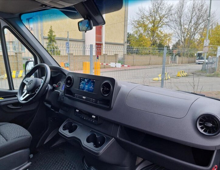 Mercedes-Benz Sprinter 12