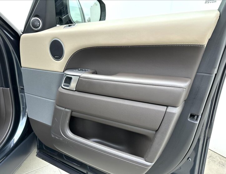 Land Rover Range Rover SUV 4,4 l 250 kw