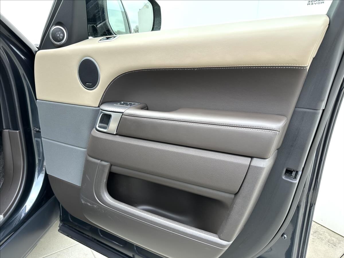 Land Rover Range Rover SUV 4,4 l 250 kw