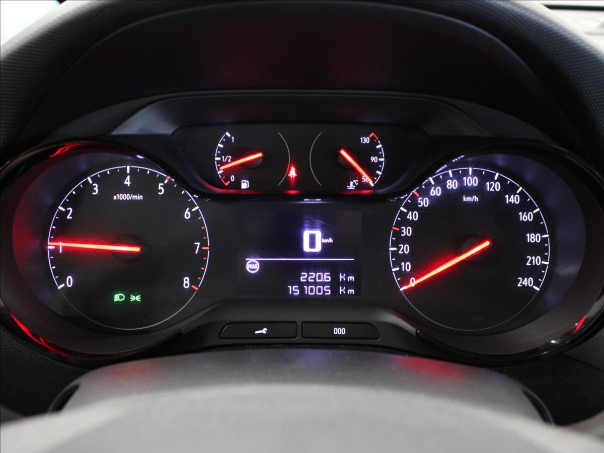 Opel Crossland X SUV / Terénní 1,2 l 61 kw