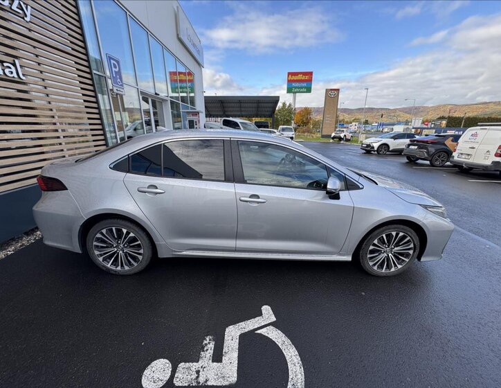 Toyota Corolla Sedan / Limuzína 1,8 l 72 kw