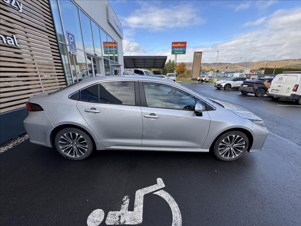 Toyota Corolla Sedan / Limuzína 1,8 l 72 kw