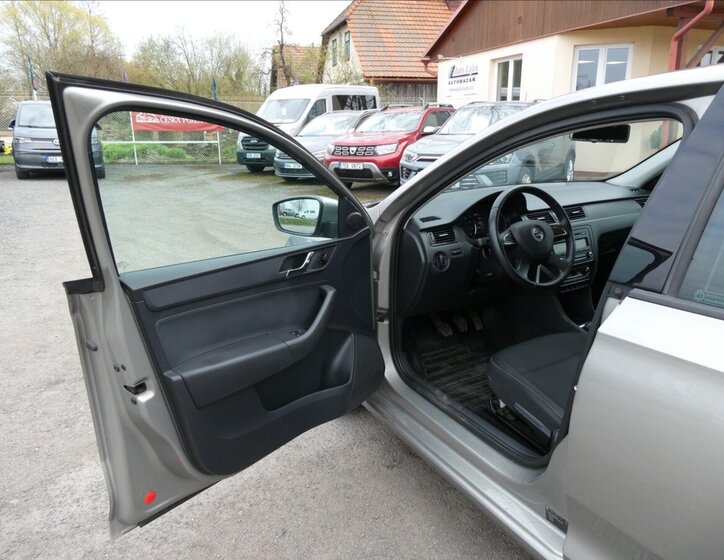 Škoda Rapid Sedan / Limuzína 1,2 l 77 kw