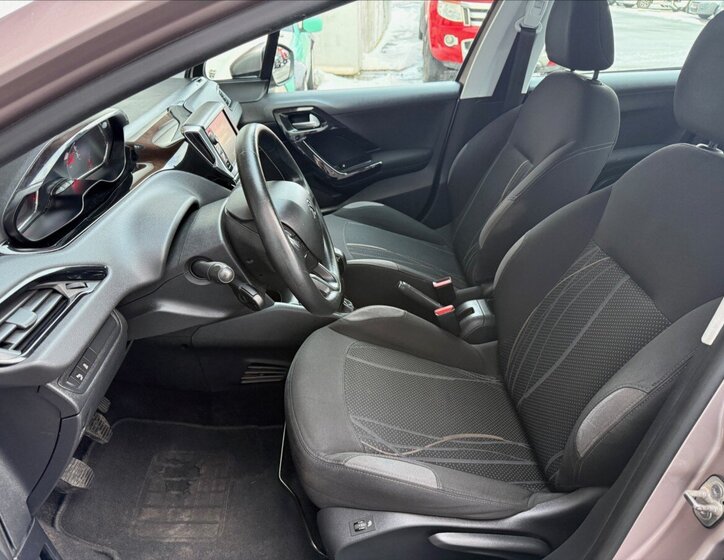 Peugeot 208 Hatchback 1,4 l 70 kw