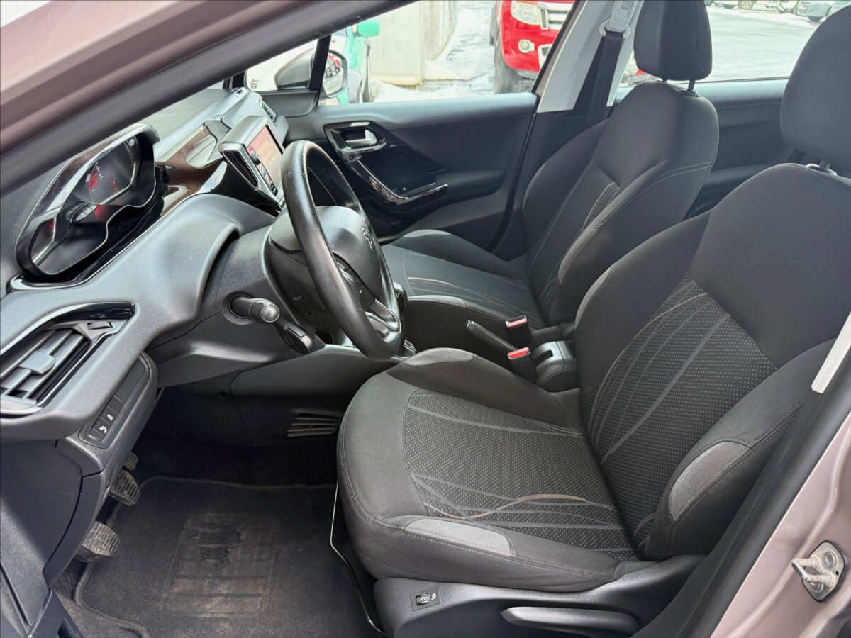 Peugeot 208 Hatchback 1,4 l 70 kw