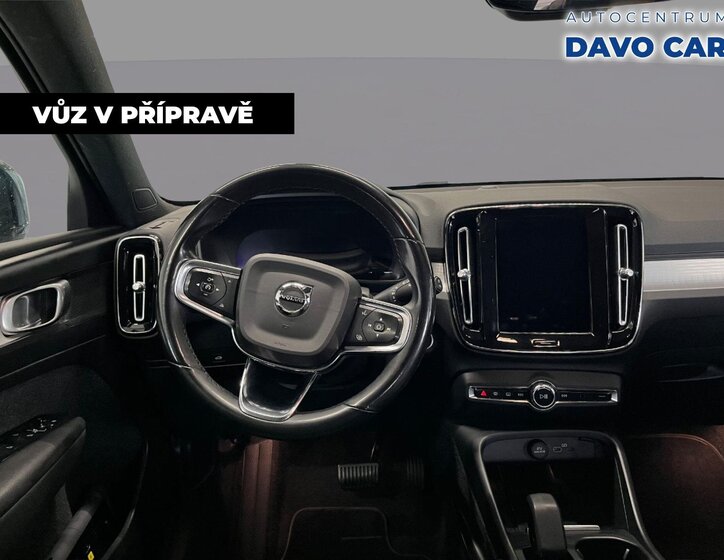 Volvo XC40 SUV / Terénní 2,0 l 120 kw