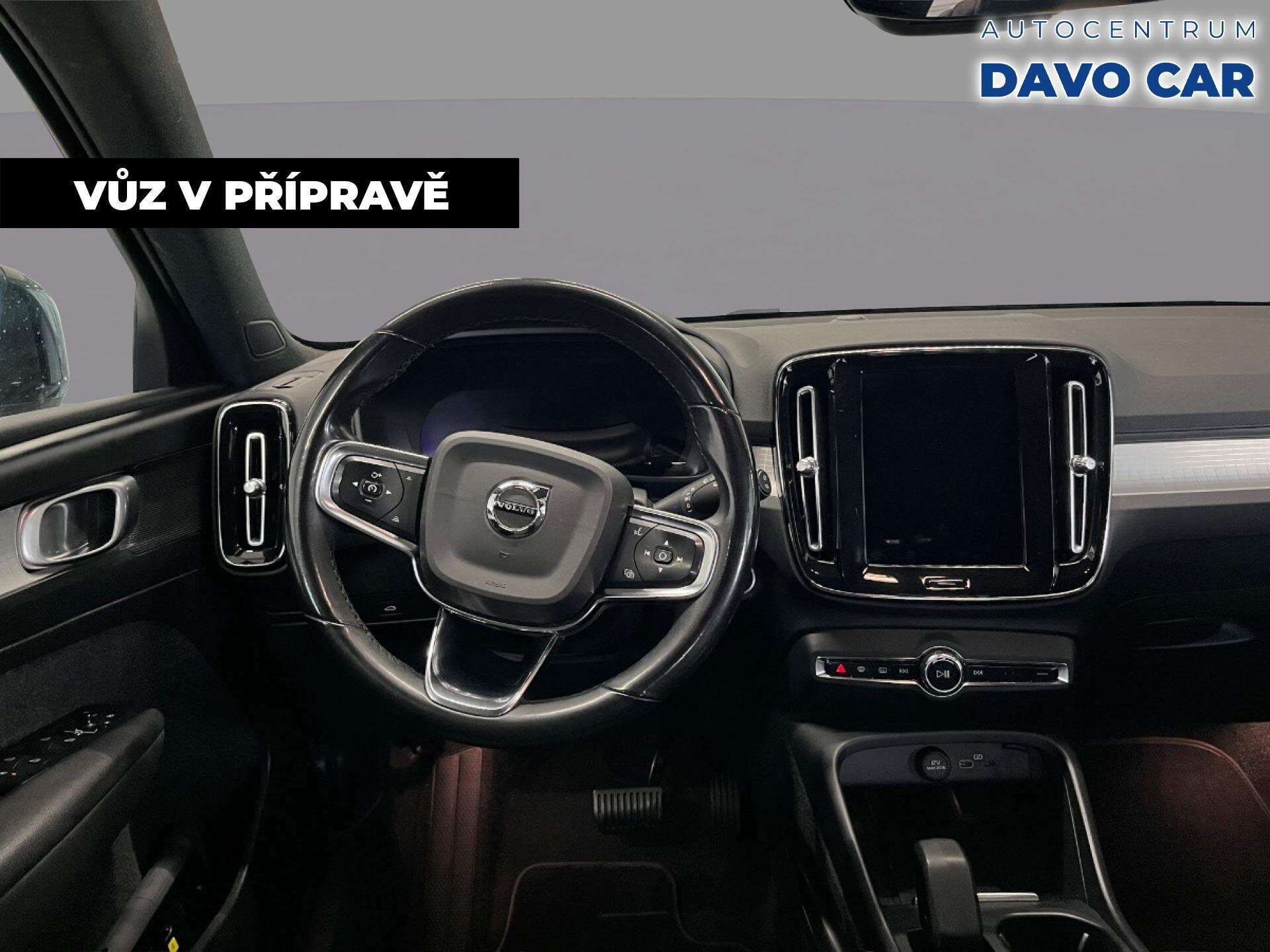 Volvo XC40 SUV / Terénní 2,0 l 120 kw