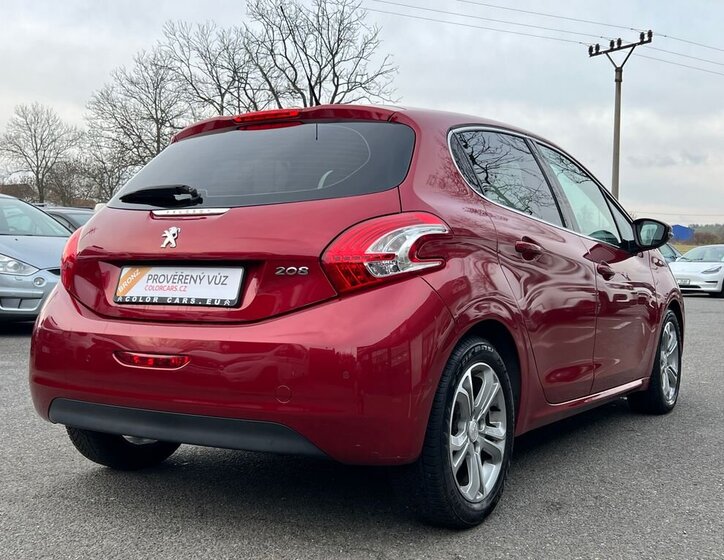 Peugeot 208 5