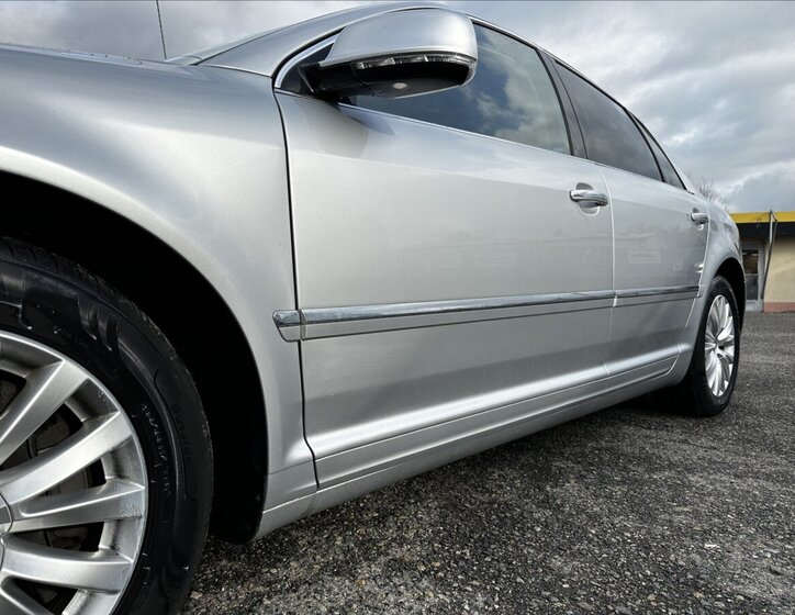 Volkswagen Phaeton Sedan / Limuzína 3,0 l 176 kw