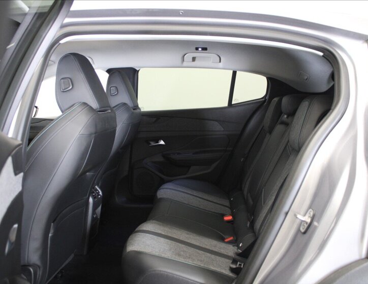 Peugeot 408 Liftback 1,2 l 96 kw