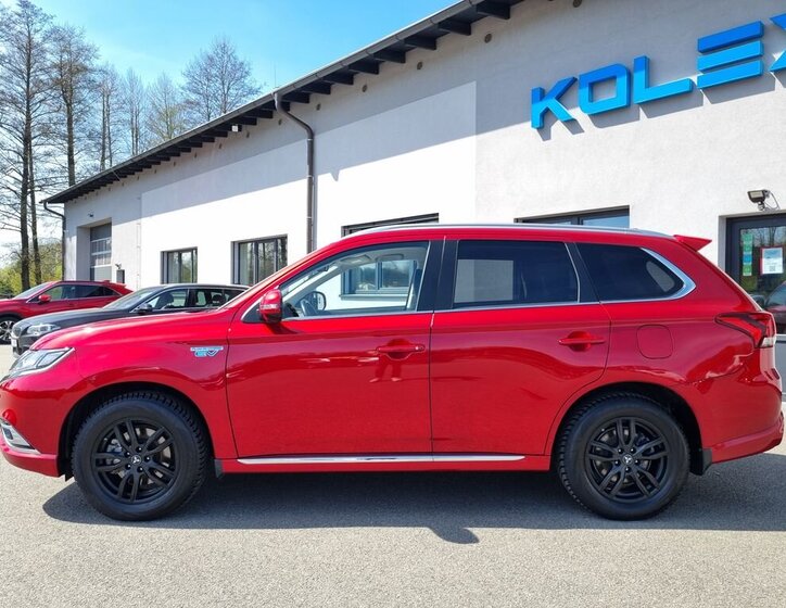 Mitsubishi Outlander SUV / Terénní 2,4 l 165 kw