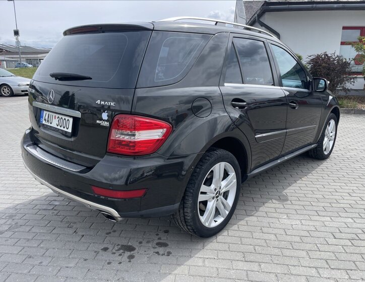 Mercedes-Benz Třídy M SUV / Terénní 3,0 l 165 kw