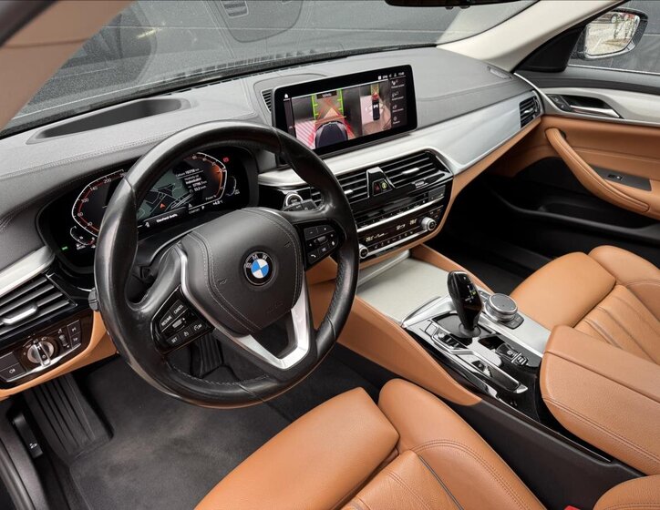 BMW Řada 5 Kombi 3,0 l 210 kw