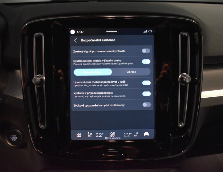 Volvo XC40 SUV / Terénní 2,0 l 120 kw