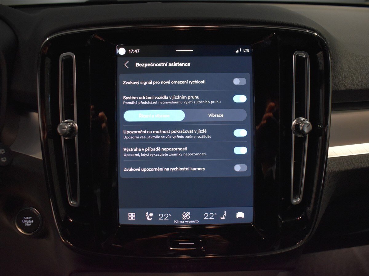 Volvo XC40 SUV / Terénní 2,0 l 120 kw