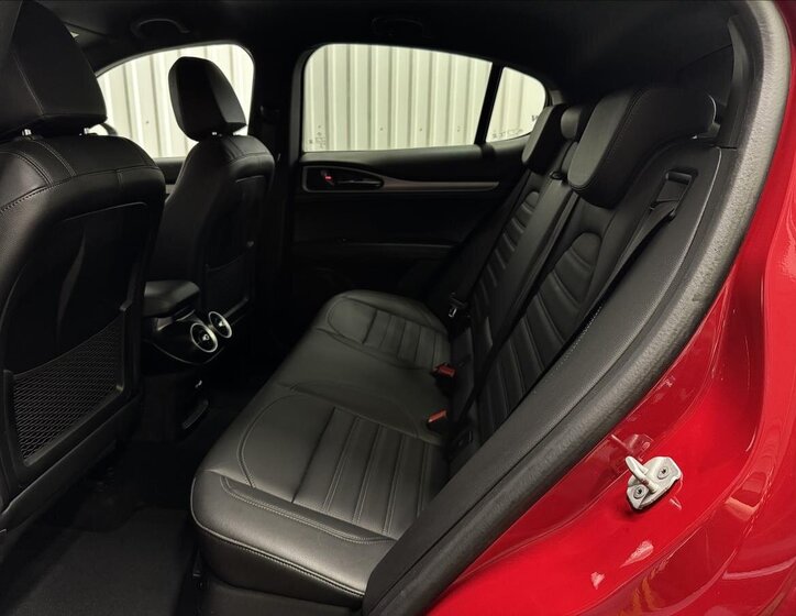 Alfa Romeo Stelvio SUV / Terénní 2,1 l 154 kw