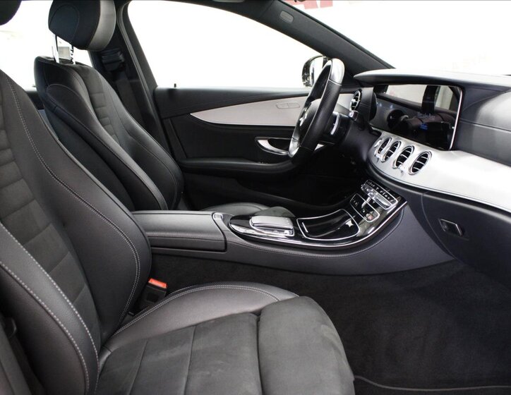 Mercedes-Benz Třídy E 12