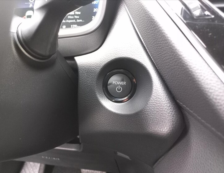 Toyota Corolla Cross CUV / Crossover 1,8 l 103 kw