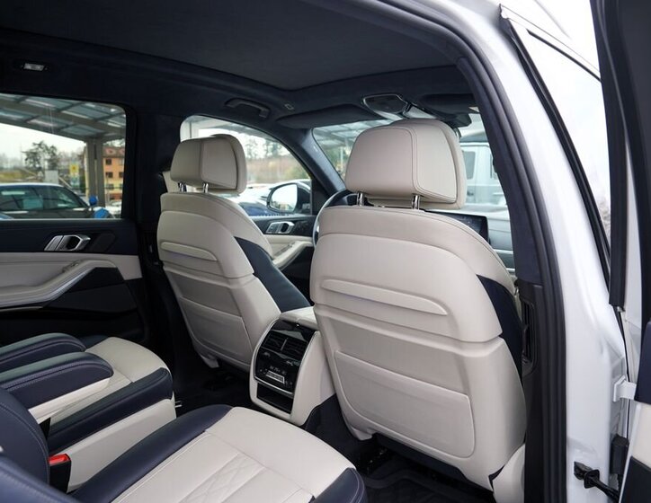 BMW X7 SUV / Terénní 3,0 l 250 kw