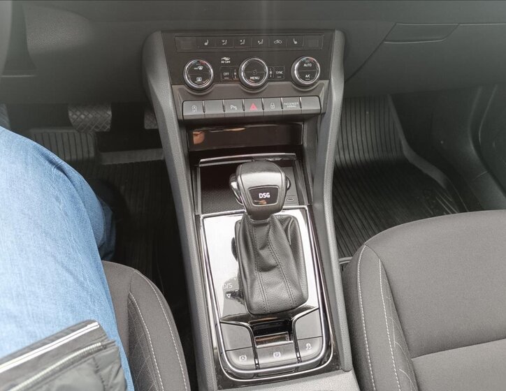 Škoda Karoq SUV / Terénní 1,5 l 110 kw
