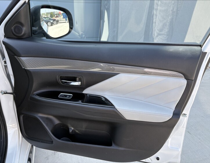 Mitsubishi Outlander 22