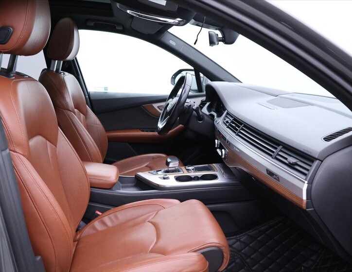 Audi Q7 17