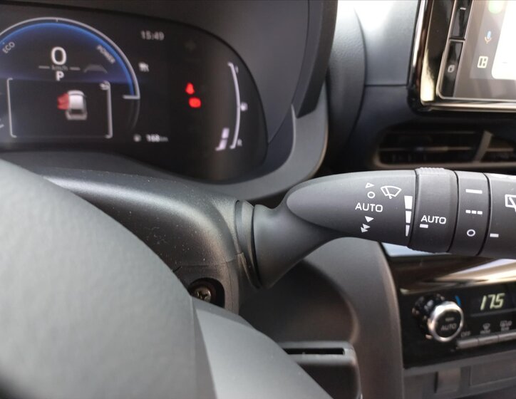 Toyota Yaris Cross 16