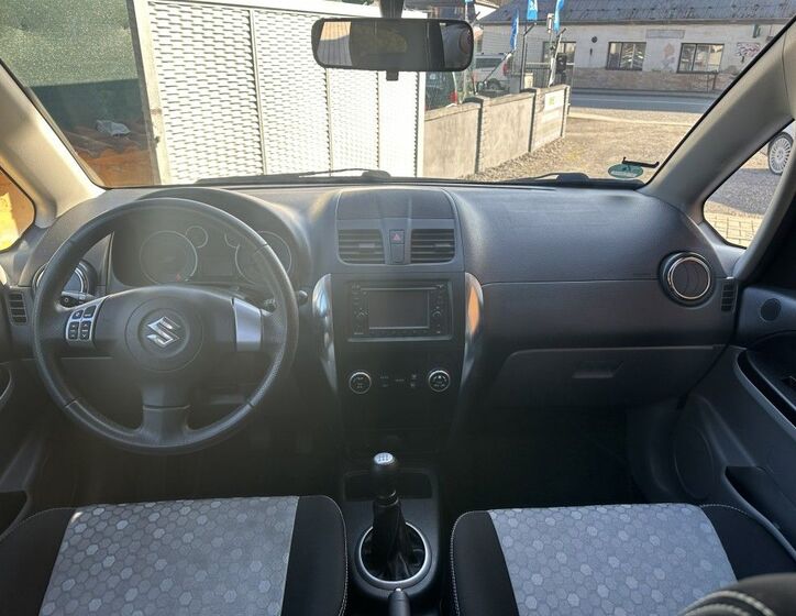 Suzuki SX4 11
