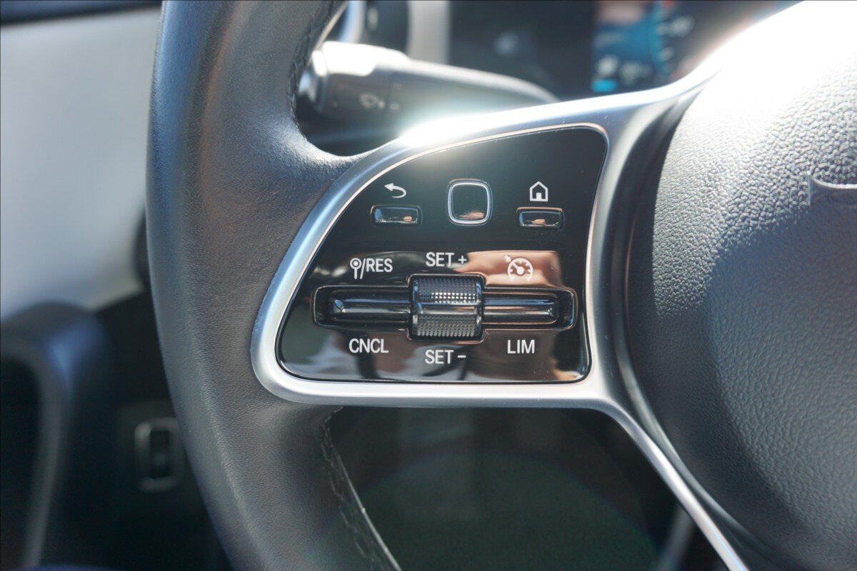 Mercedes-Benz Třídy A Sedan / Limuzína 1,3 l 100 kw