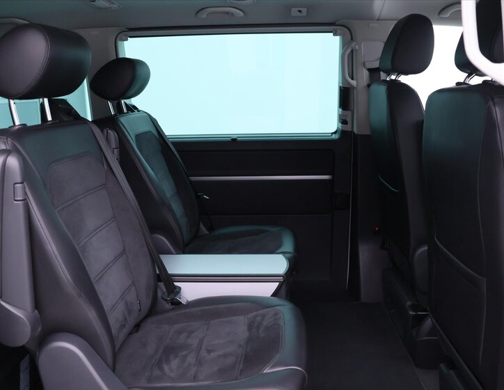 Volkswagen Multivan 14