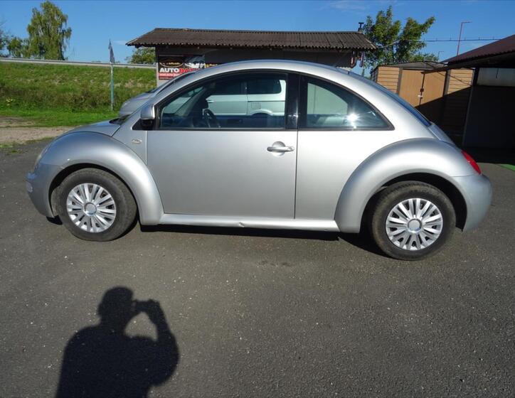 Volkswagen New Beetle 6