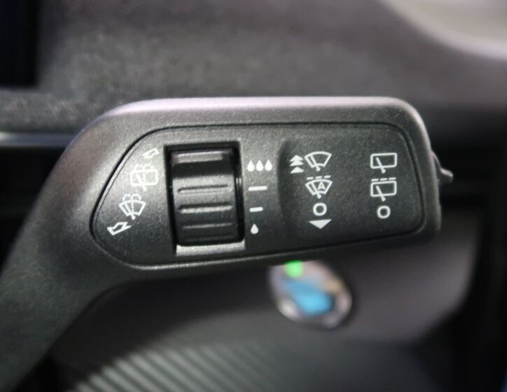 Ford Mustang Mach-E 34