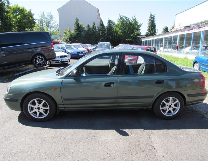 Hyundai Elantra Sedan / Limuzína 2,0 l 82 kw