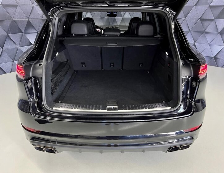 Porsche Cayenne SUV / Terénní 4,0 l 404 kw