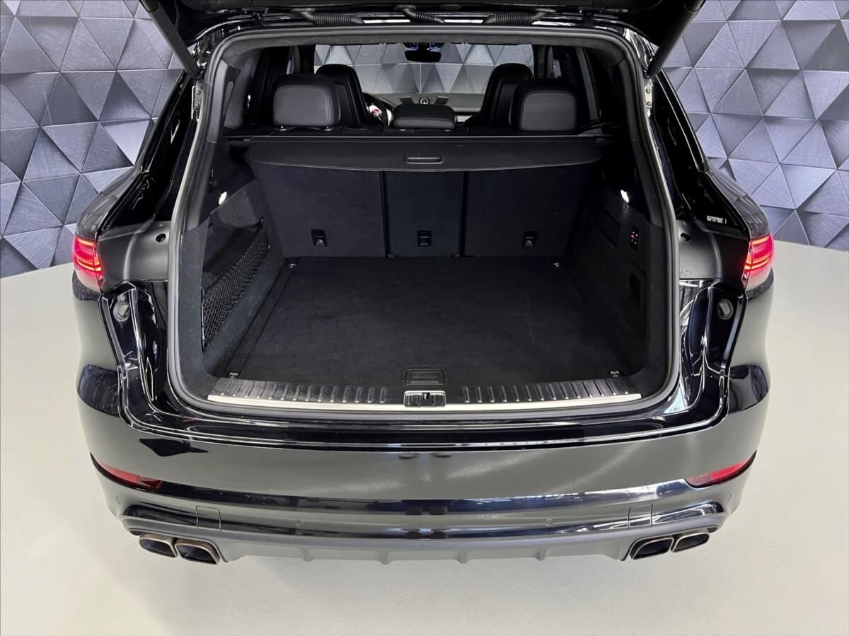 Porsche Cayenne SUV / Terénní 4,0 l 404 kw