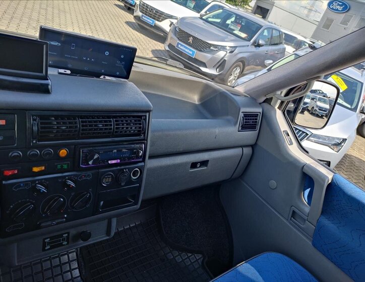 Volkswagen Transporter Kombi 2,5 l 75 kw