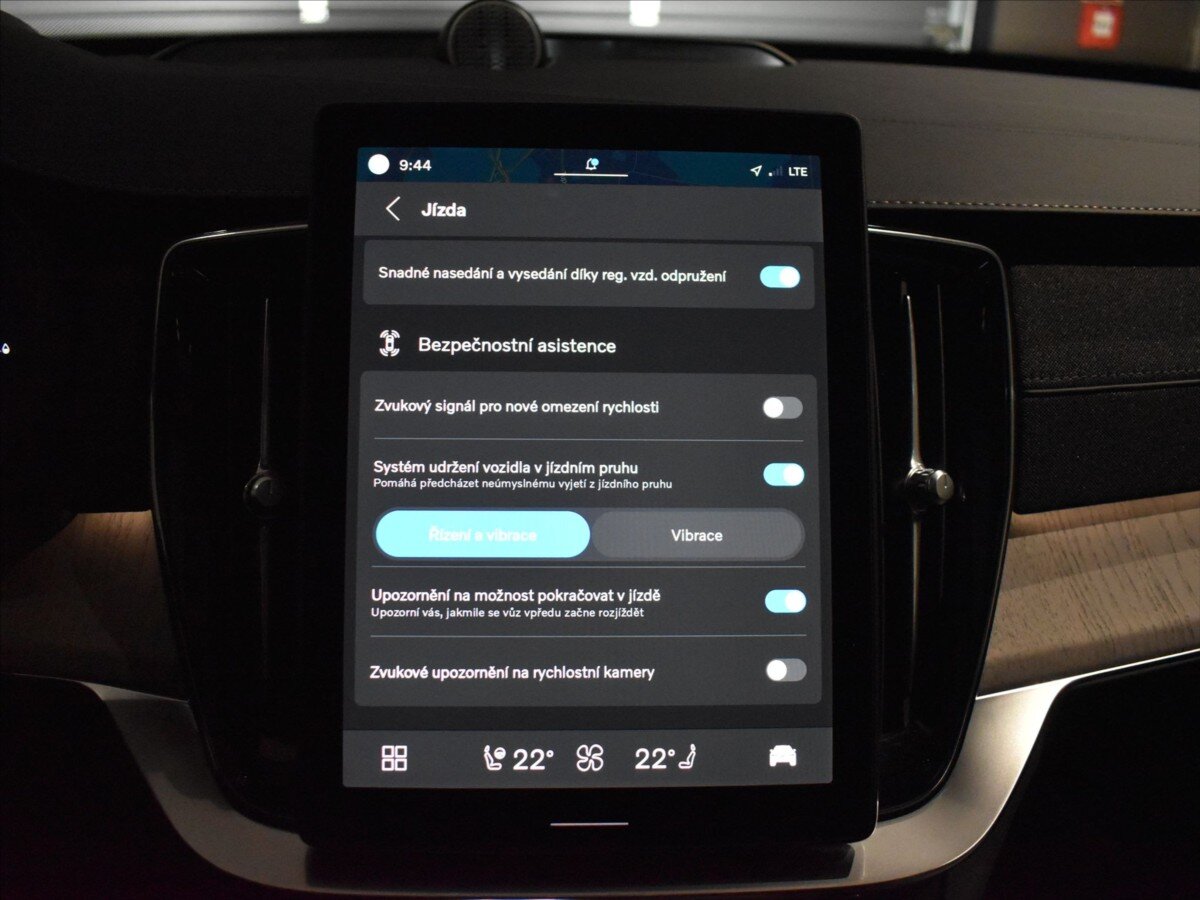 Volvo XC90 SUV / Terénní 2,0 l 228 kw