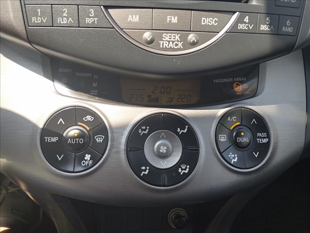 Toyota RAV4 SUV 2,2 l 100 kw