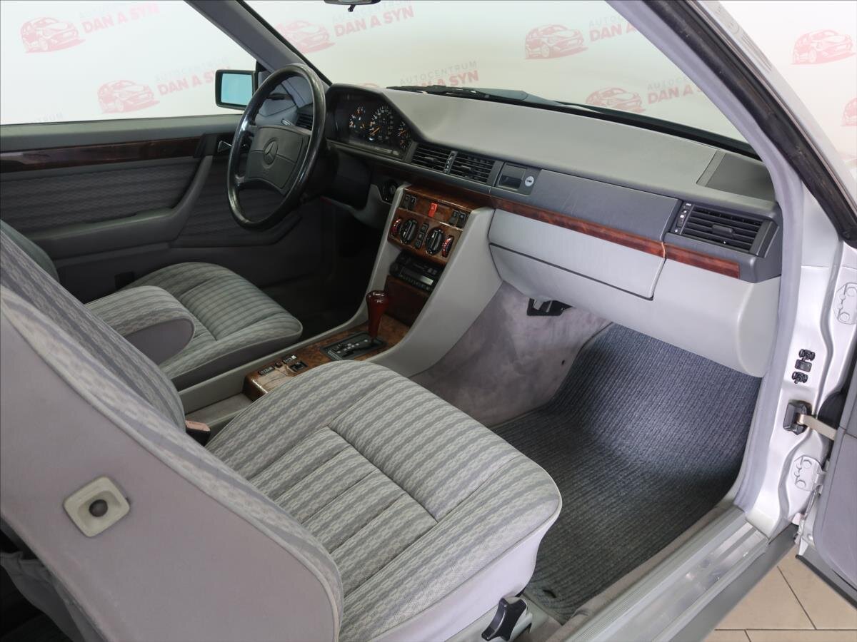 Mercedes-Benz 124 Kupé 3,0 l 162 kw