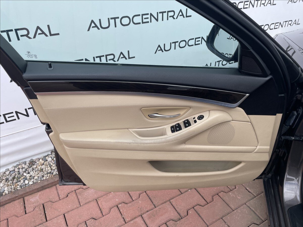 BMW Řada 5 Kombi 3,0 l 180 kw