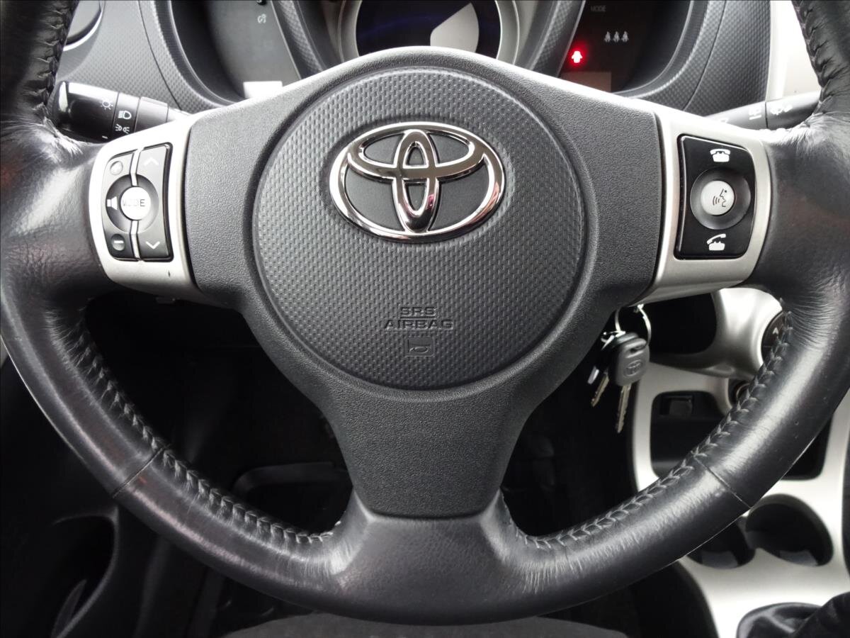 Toyota Urban Cruiser Hatchback 1,3 l 74 kw