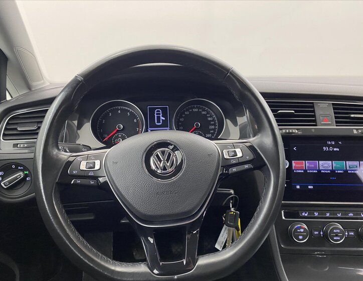 Volkswagen Golf 9